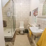 بيت للعطل Yew Tree *