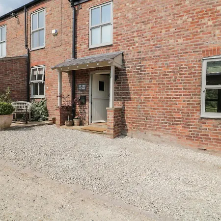 بيت للعطل Yew Tree